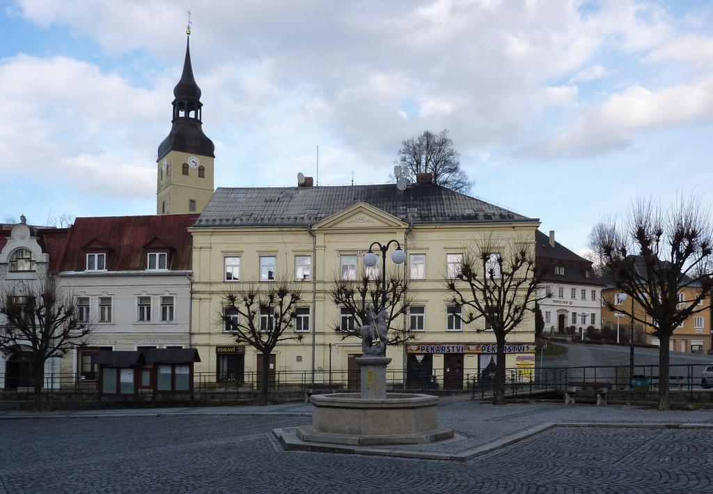 Penzion Sklarska Hospoda Chřibská Eksteriør billede